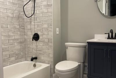 Tiled bathtub surround